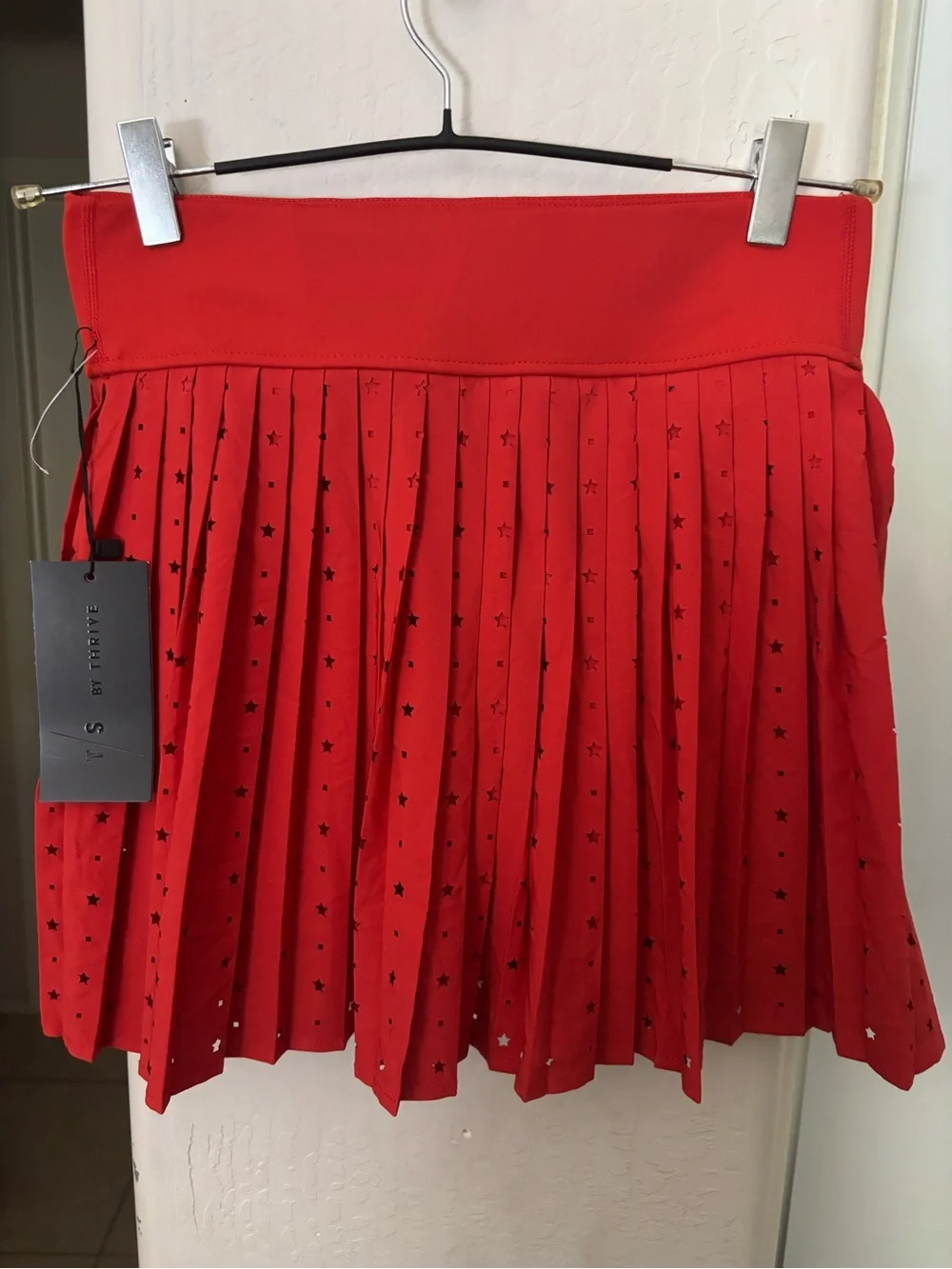 NWT T/S Thrive Red Pleated Star-Print Mini Skort, Size Small